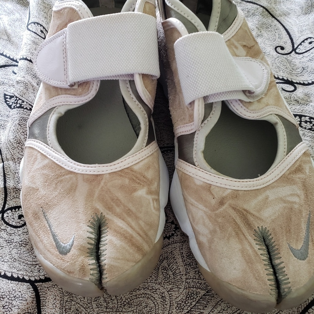 Nike Air Rift Split Toe Shoe Size 8